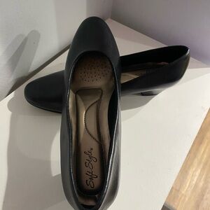 Soft Style Black Leather Low Block Heel Pump